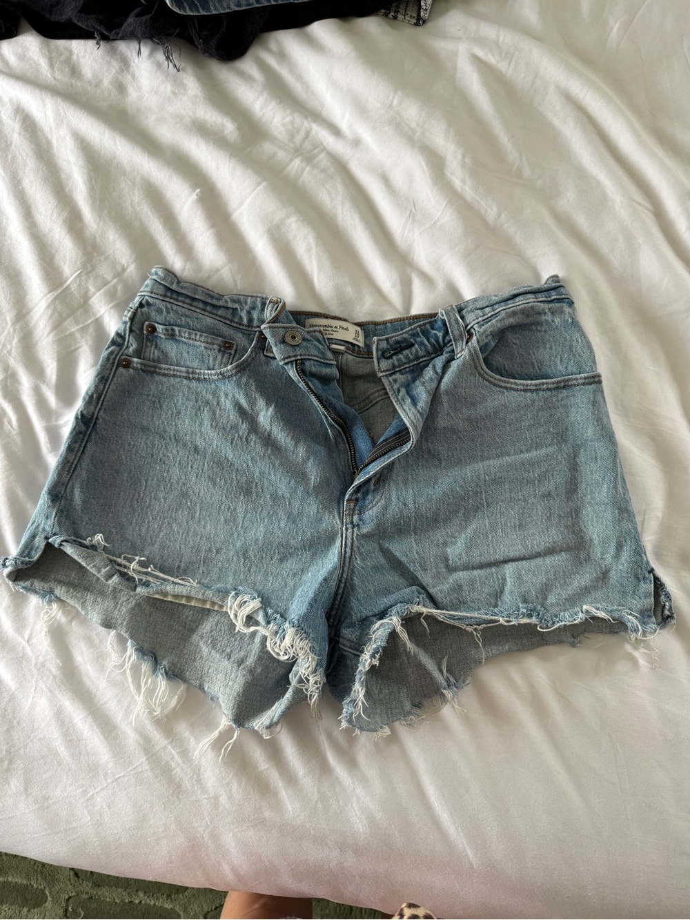 Abercrombie Frayed Hem Light Blue Denim Women’s Shorts